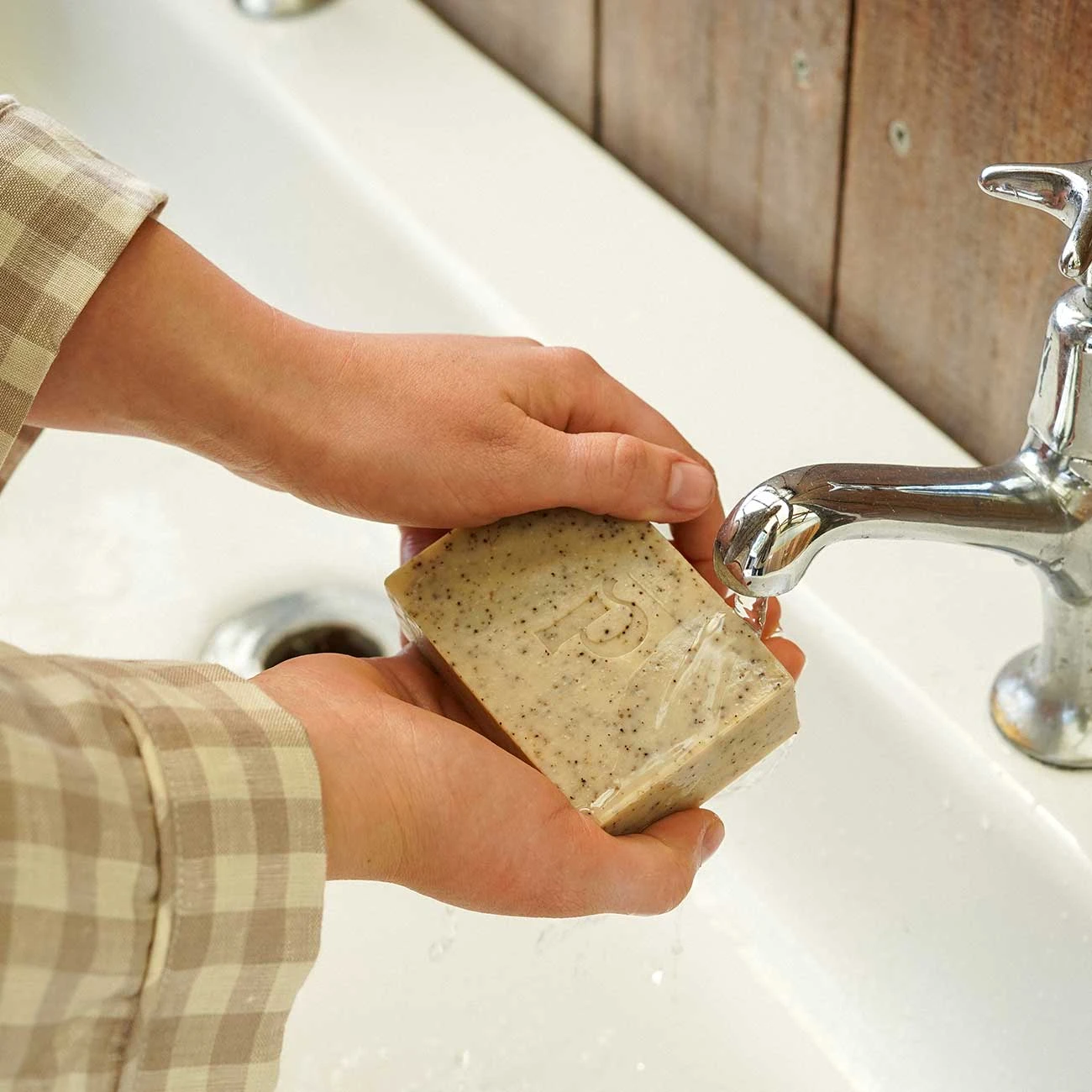 Coffee & Kaolin, Rosemary And Peppermint Soap 4 Coffee & Kaolin, Rosemary And Peppermint Soap - Image 2