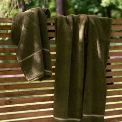 Botanical Green Bath Mat -Piglet Piglet in Bed Terry Cotton Bath Mat Botanic Green Lifestyle 3