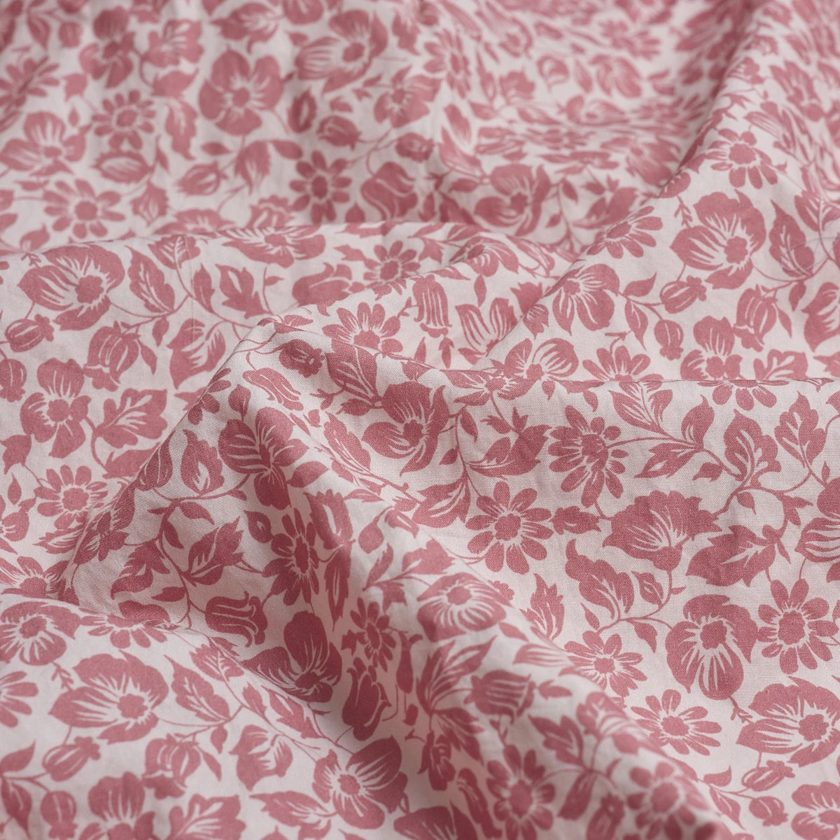 Red Dune Meadow Floral Printed Cotton Pillowcases (Pair) 4 Red Dune Meadow Floral Printed Cotton Pillowcases (Pair) - Image 2